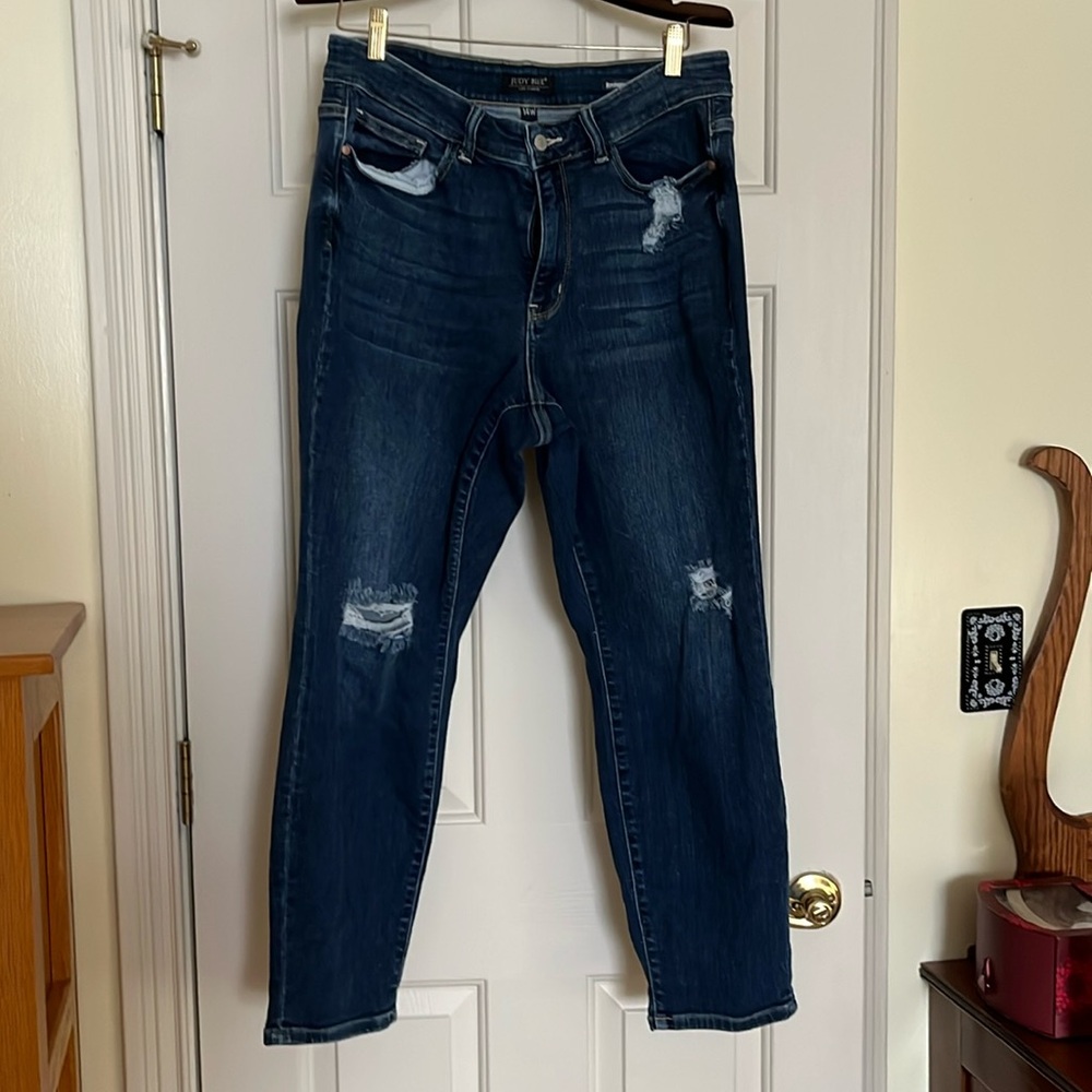 Judy Blue distressed boyfriend fit jeans
